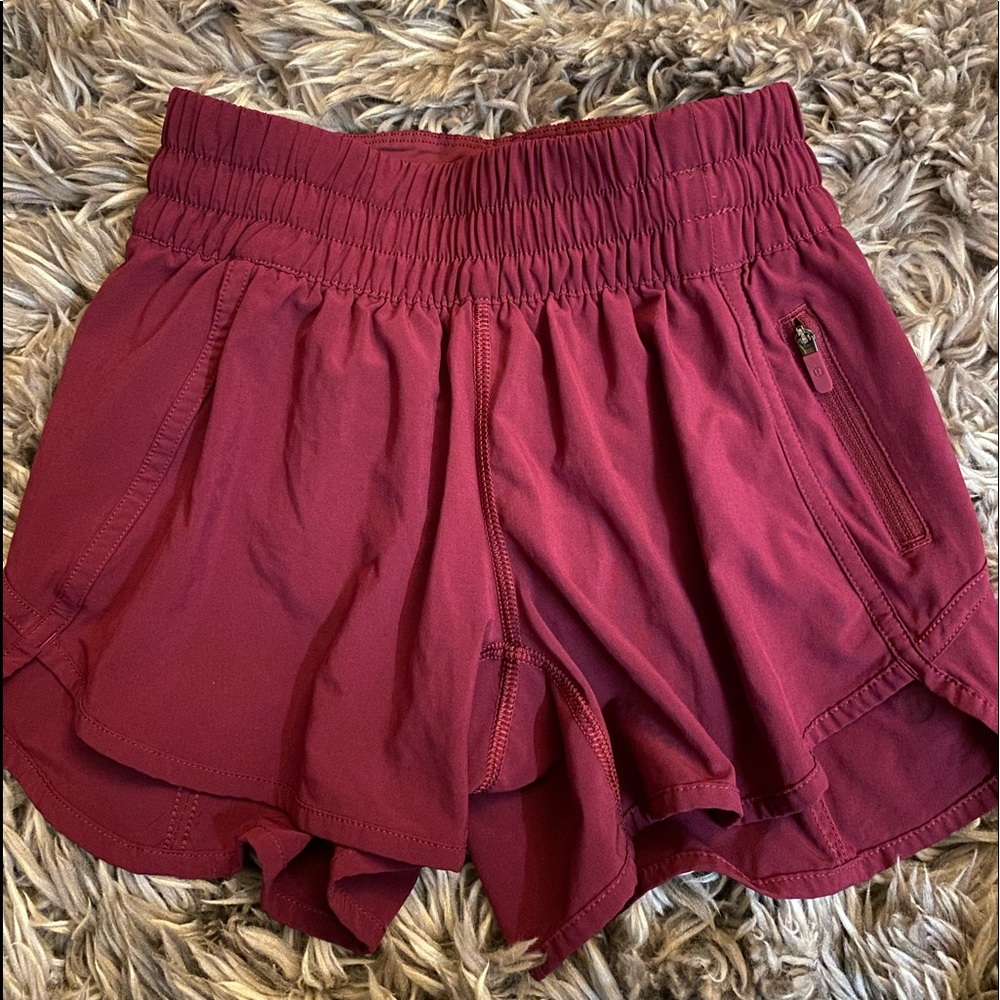 Lululemon Women’s Mid Short 4”